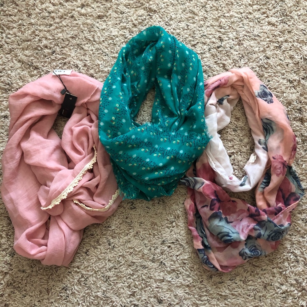 🔴 5/25 Infinity Scarf Bundle